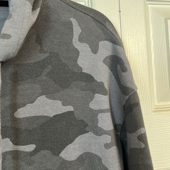 SEVEN7 Size Small Women's Camouflage Hooded Sweatshirt Asymmetrical Hem Stretch - Picture 2 of 8